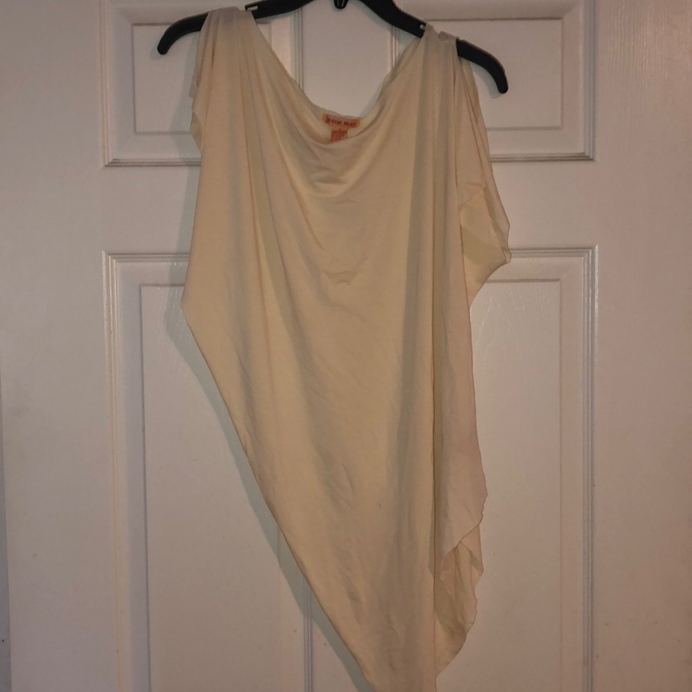 Asymmetrical stretchy top
